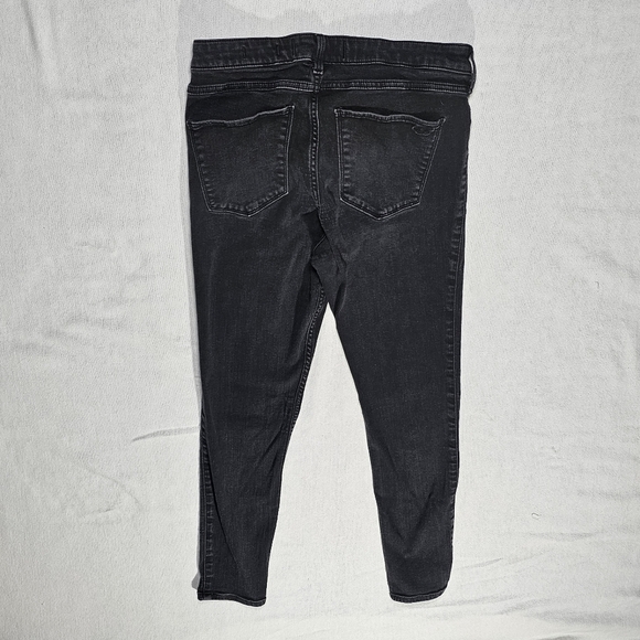 Hollister Womens 32x28. Black Skinny Jeans Stretchy Fit . High-rise Jean Legging - Picture 2 of 5
